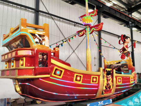 Drifting pirate ship01