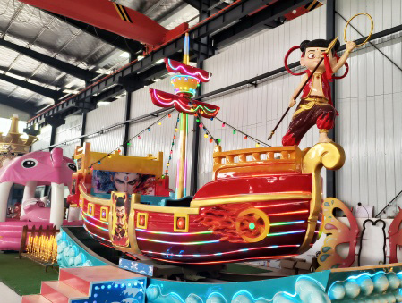 Drifting pirate ship02