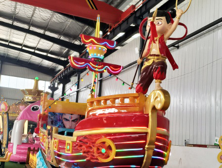 Drifting pirate ship04