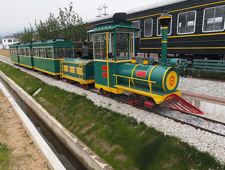 Vintage-Green-Train-9