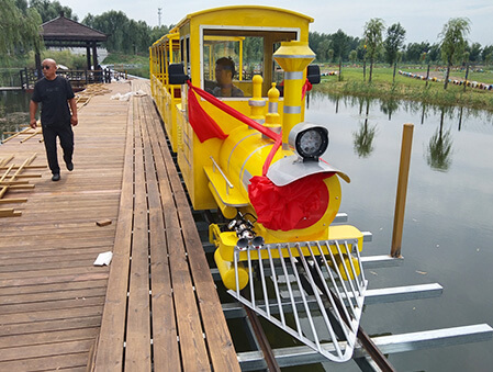 Yellow-retro-train-6