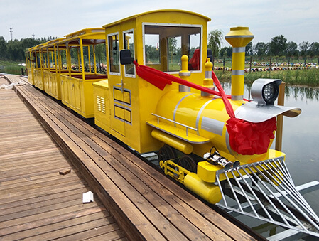 Yellow-retro-train-9